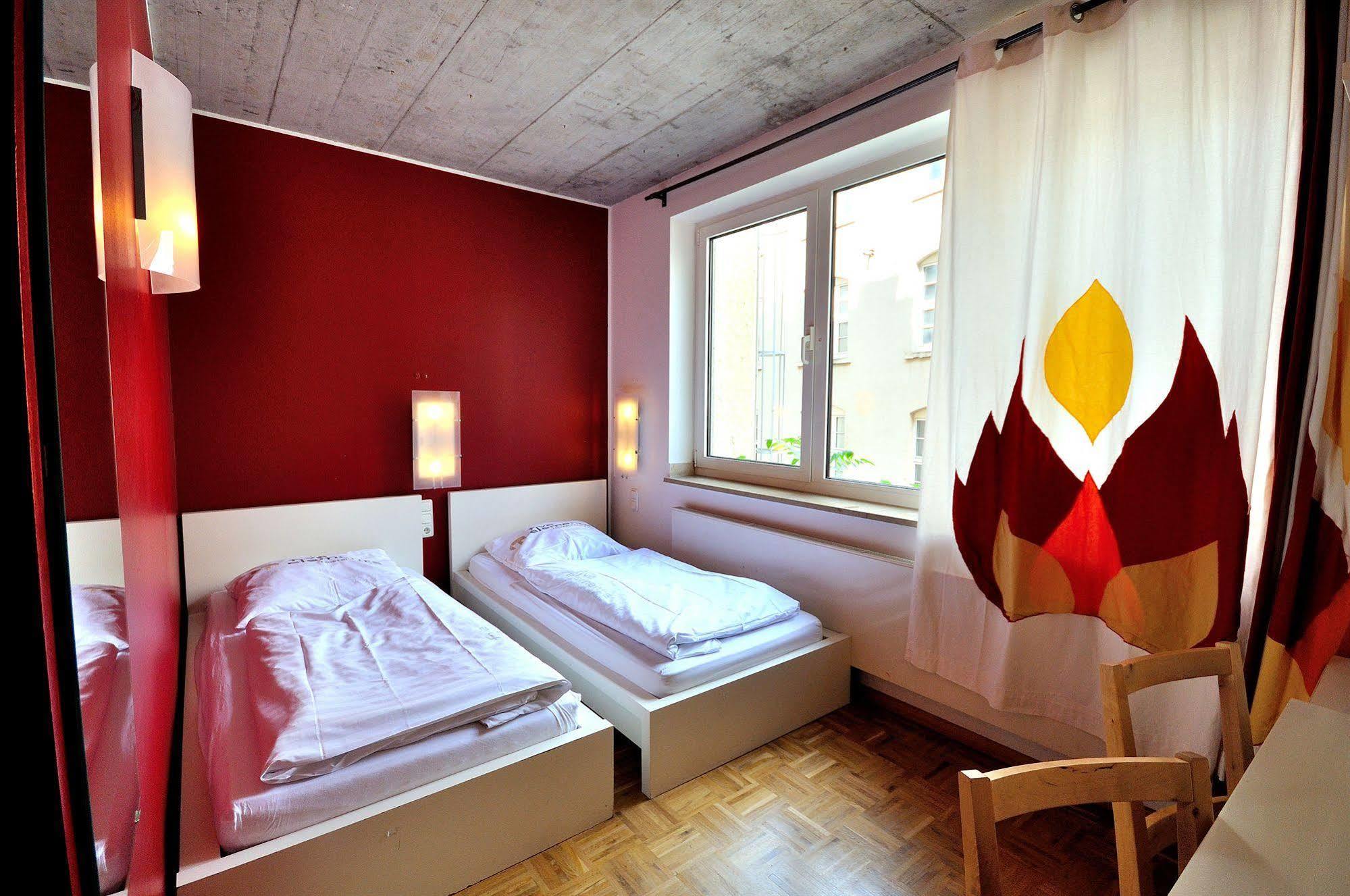 Five Elements Frankfurt Hostel *